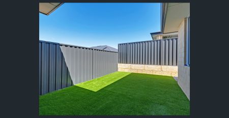 Modern easy care home- must view! - Photo 4