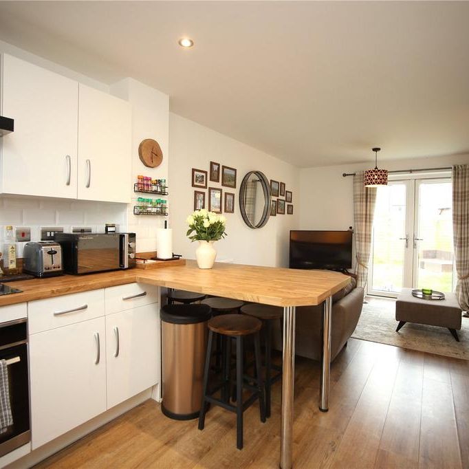 3 bedroom semi-detached house to rent - Photo 1