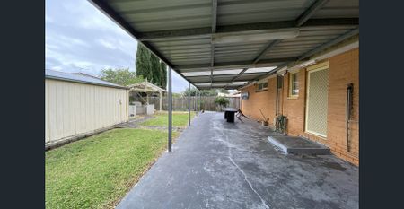 Family Living - Photo 3