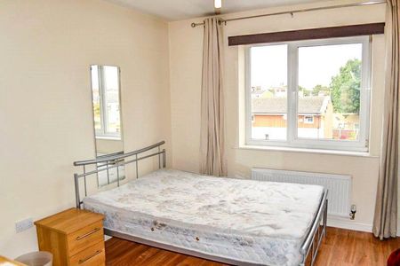 4 bedroom terraced house to rent - Photo 3