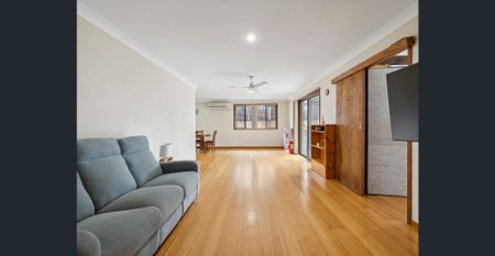 CHARMING THREE BEDROOM VILLA - Photo 2