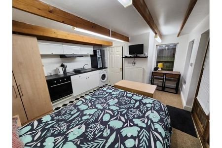 Studio to rent - Photo 2
