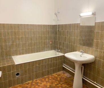 Location Appartement 3 pièces 70m² BOURG EN BRESSE 01000 - Photo 2