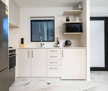 Modern 2-Bedroom, 2-Bathroom Townhouse - Te Atatu Peninsula - Photo 1