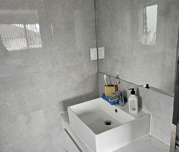 Ensuite available in Flatbush - Photo 3