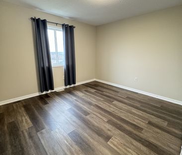 For Lease - 349 Edgehill Drive, Barrie, Ontario - Photo 5