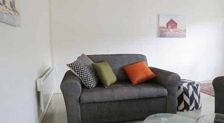 Furnished 2BR Apartment in prime location - Photo 4