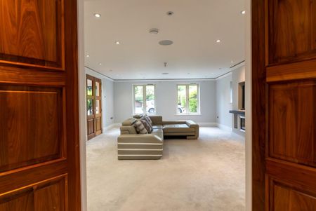 6 bedroom detached house to rent - Photo 3