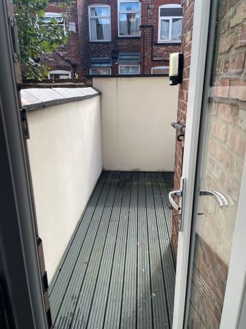2 Bed Terraced House, Peacock Avenue, M6 - Photo 4