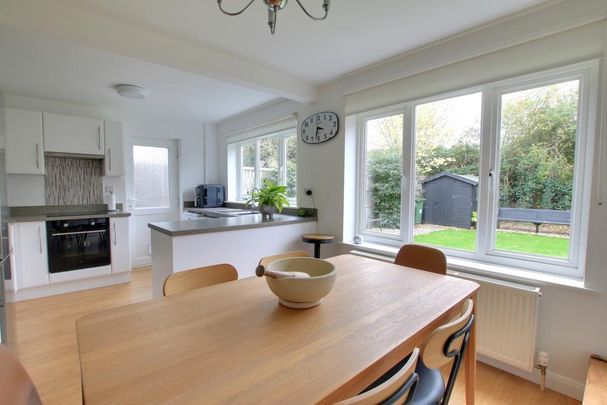 4 bedroom detached house to rent - Photo 1