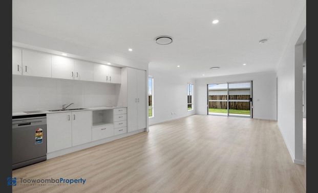 Brand New 3-Bedroom Home for Rent in Meringandan West! - Photo 1