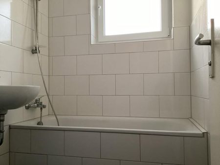 Geräumige 4-Zimmer-Wohnung in Uni Nähe - Photo 2