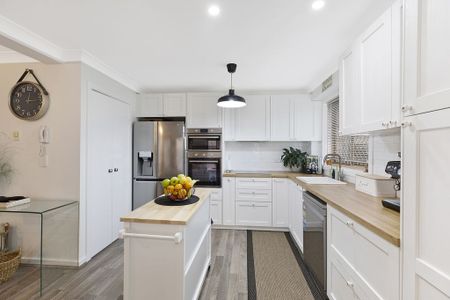 Beautifully renovated open plan home townhouse - Photo 5