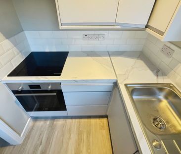 2 bedroom Mid Terraced House to let - Photo 4