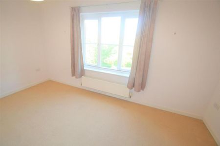 4 bedroom semi-detached house to rent - Photo 5