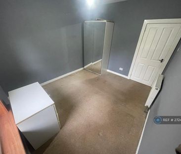 3 bedroom flat to rent - Photo 4