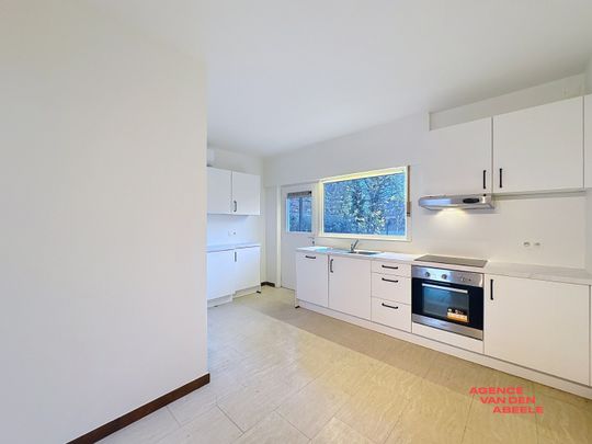 Gelijkvloers appartement met 2 slaapkamers, ruime garage en tuin - Photo 1