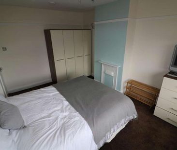 1 bedroom in a house share to rent - Photo 1