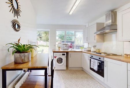3 bedroom ground floor flat to rent - Photo 2
