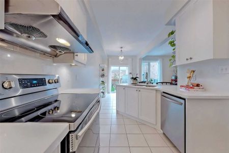 For Lease - 68 Hawkes Drive, Richmond Hill, Ontario - Photo 5