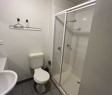 City-Edge Convenience in the Heart of Carlton - Photo 3