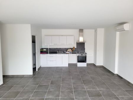 Location Appartement 3 pièces 78m² NIMES 30000 - Photo 4