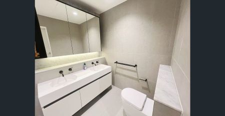 Docklands Near-New 2BR with Panoramic Views & Parking - Photo 2