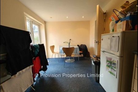 3 Bedroom Houses in Headingley - Photo 2