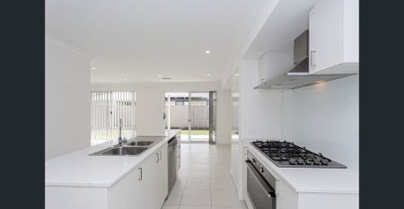 Modern Family Home located in the growing suburb Hilbert! - Photo 2