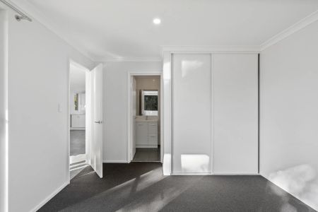 Brand New 2 Bedroom 2 Bathhrom Ground Floor Unit - Photo 2