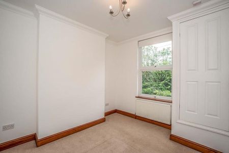 4 bedroom terraced house to rent - Photo 3