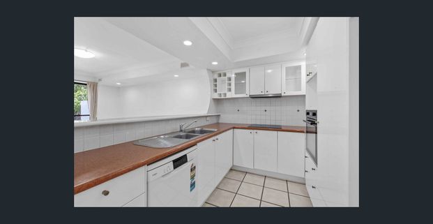 2 Storey Townhouse in the heart of Robina - Photo 1