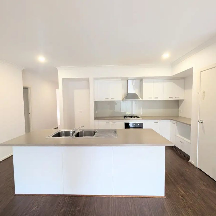 “A Stunning Home in Highlands Estate” - Photo 1