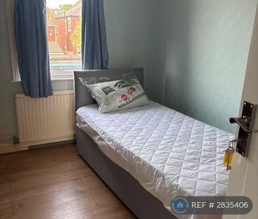 1 bedroom in a house share to rent - Photo 4
