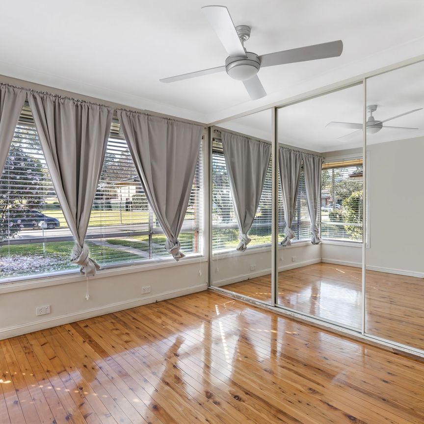 Charming 3-Bedroom Home with Spacious Backyard - Photo 1