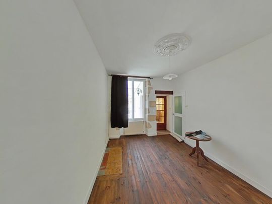 Location Maison 5 pièces 88m² MONTMORILLON 86500 - Photo 1
