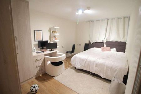 Queens Way, London, NW4 - Photo 5