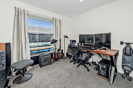 Executive 4 bedroom - Photo 5