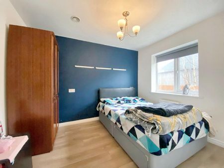 1 bedroom in a house share to rent - Photo 2