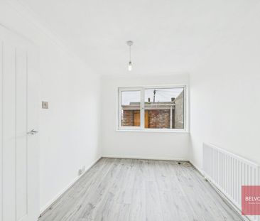 Semi-detached house to rent on - Photo 2