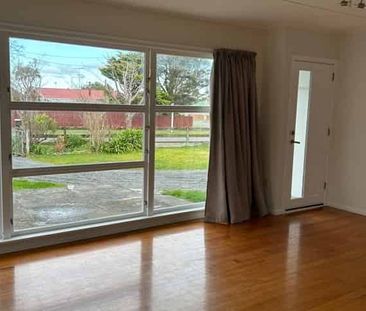 FEATHERSTON - 3 BEDROOM - Photo 2