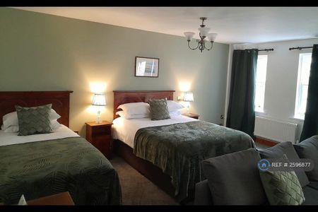 1 bedroom in a house share to rent - Photo 3