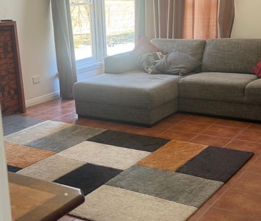 Lovely Banks - Photo 1