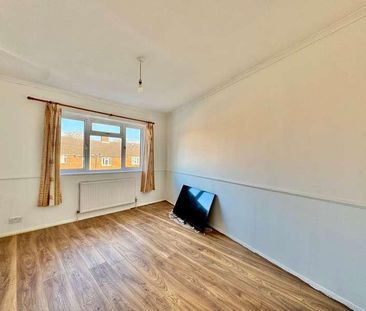 Castleton Road, Ruislip, HA4 - Photo 2