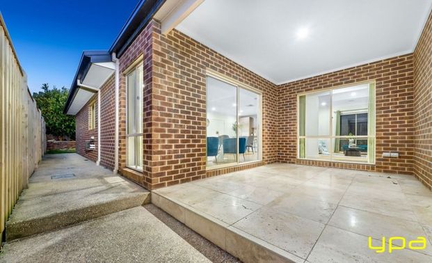 Spacious Family Home in Cranbourne West - Photo 1