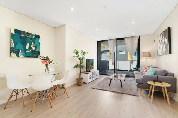 Modern two bedroom apartment in convenient Strathfield location - Photo 1