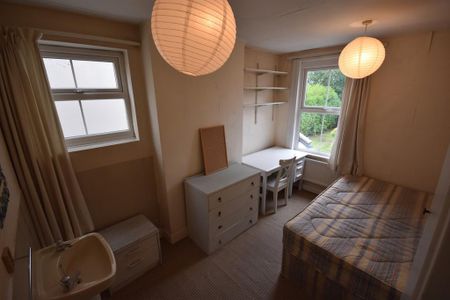 4 bedroom semi-detached house to rent - Photo 4