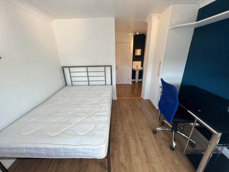 Temple Villas, Tang Hall - P1633 - Photo 4