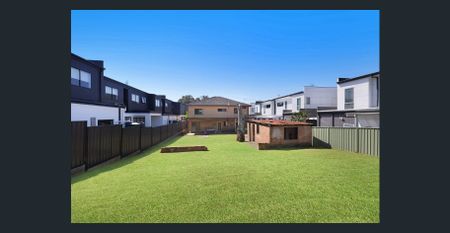 Space, Comfort and Coastal Convenience - Photo 5