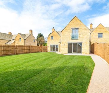 4 bedroom detached house to rent - Photo 2